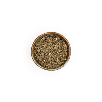 Bol de ciboulette Épices Moralès vu du dessus, brins séchés vert tendre pour omelettes, salades et fromages frais.