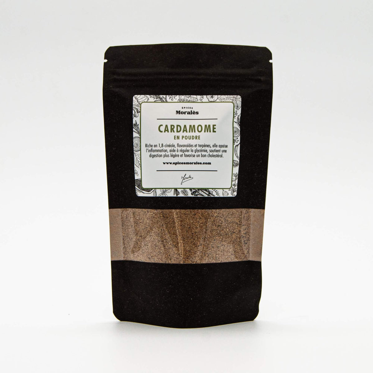 Recharge de cardamome verte en poudre Épices Moralès en sachet kraft noir, parfum floral intense pour desserts.